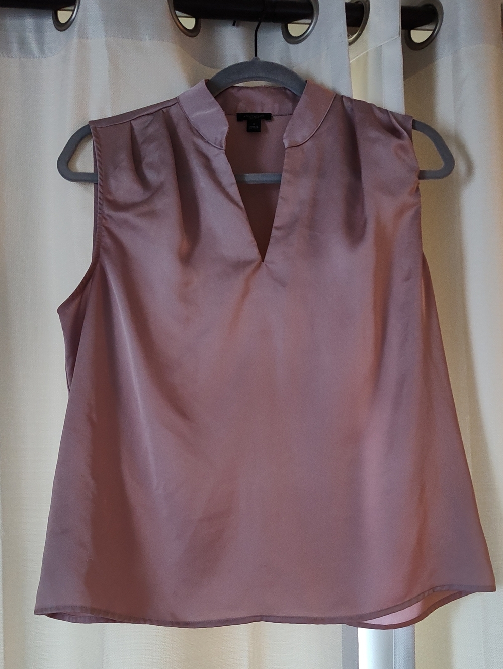 Ann Taylor Satin Notch V-Neck Sleeveless Camisole in Dusty Mauve